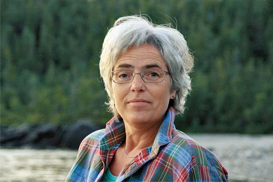Anne-Grethe Leine Bientie har skrevet boka «Joekoen sjïehteles ryöjnesjæjja»
 Foto: Bientie
