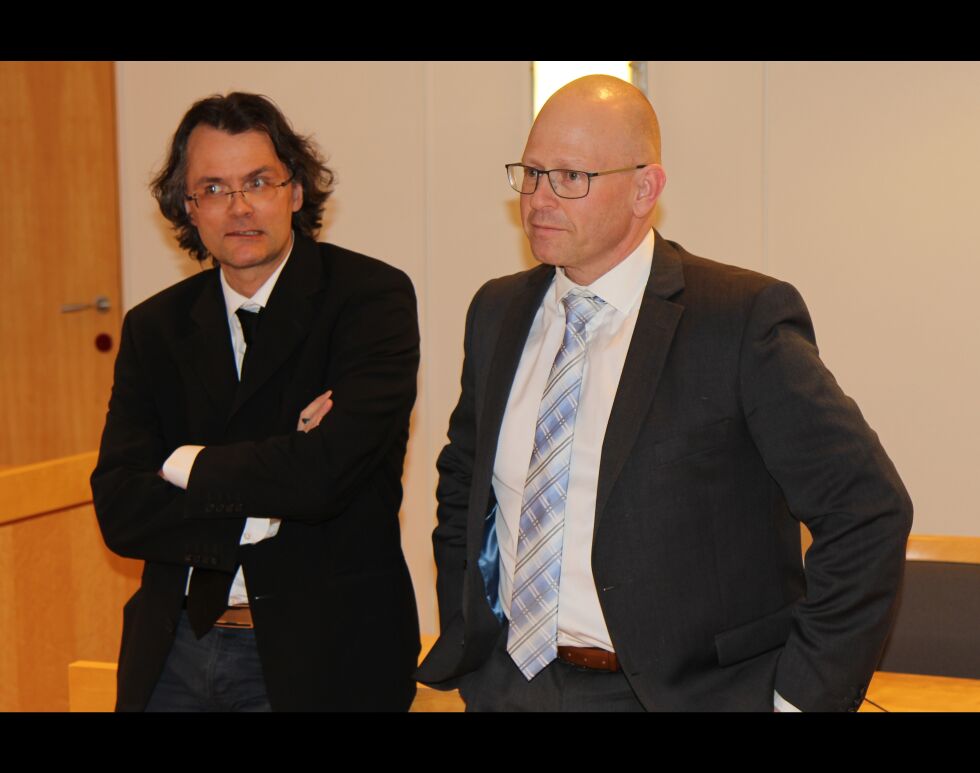Vidar Zahl Arntzen (til venstre) er forsvarer for den hovedtiltalte, mens Jens B. Herstad forsvarer den medtiltalte i drapssaken i Mehamn.
 Foto: Torbjørn Ittelin