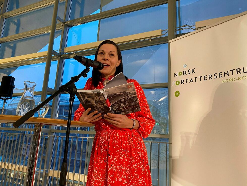 Forfatter Elin Anna Labba leser fra boken «Herrene sendte oss hit». Alle foto: Elin Wersland
 Foto: Elin Wersland