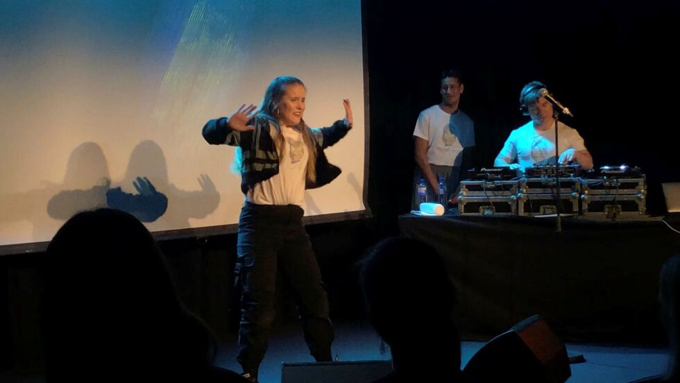Danser/koreograf Ánna-Katri Helander I 2017 var Ánna-Katri Årets unge kunstner på urfolksfestivalen Riddu Riđđu. FOTO: HANNAH PERSEN