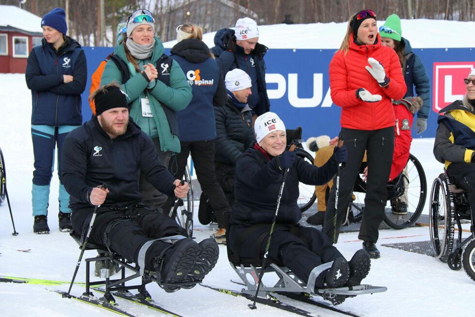 Kari Kjelskau gjør seg klar til stake-utfordring med landslaget i skiskyting.
 Foto: Sunnaasstiftelsen