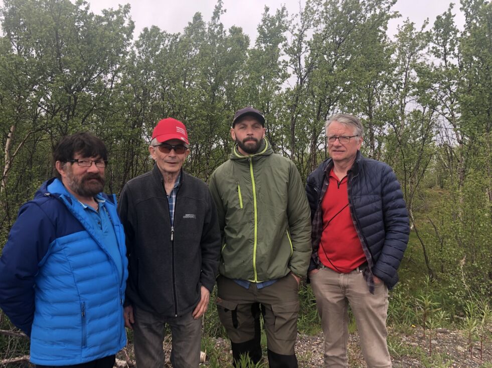 Sjølaksefisker Bjarne Johansen, historiker Steinar Pedersen, forsker Gustav Rudd og forsker Einar Eythórsson.
 Foto: Birgitte Wisur Olsen