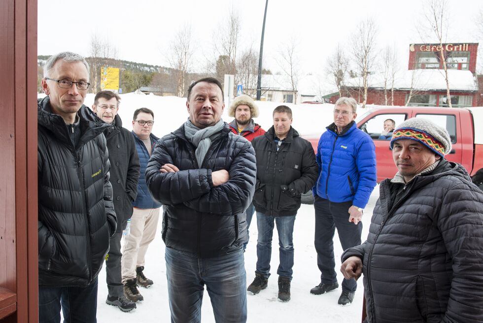 Laksefiskerne i Karasjok organiserer seg i mot TF og vernesoner i kommunens lakseelver. I mditen aksjonsleder Paul Inge Turi flankert av Tor Georg Næss (til venstre) og Johan Anders Bær.
 Foto: Frøydis Falch Urbye