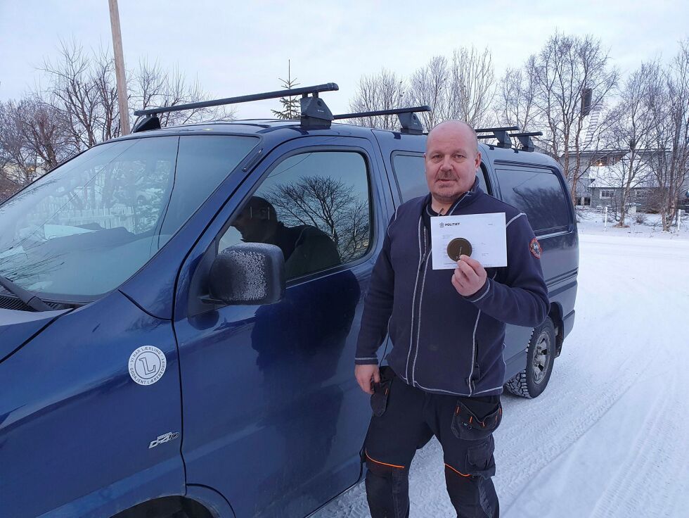 Ståle Henriksen synes det er helt ok å bli stanset i promille/ruskontroll men er av den mening at rutiner bør endres når man blir tatt inn til blodprøve fori en test gir utslag på snus. – Da bør de ha vannbøtte med slik at man får skylle munnen før testen, sier han oppgitt. På bildet har han brevet der han fikk beskjed om at saken er henlagt.
 Foto: Tom Hardy