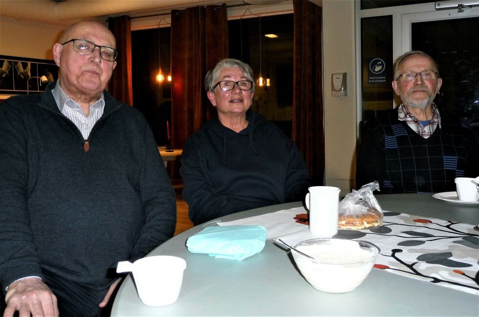 Grunnet corona var det et labert fremmøte på årsmøtet, der Hans Fredrik Esbensen, Sissel Harila, og Roger Henninen (til høyre) ble gjenvalg i styret.
 Foto: Bjørn Hildonen