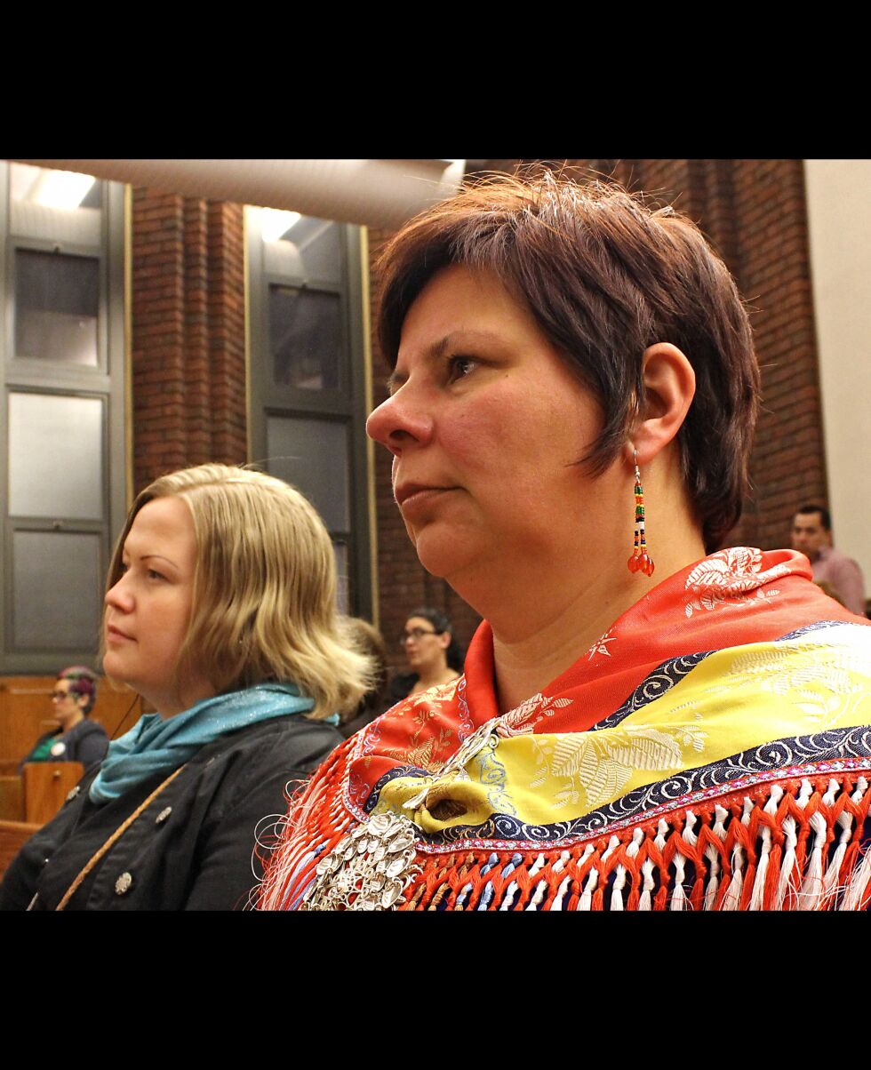 SNFs styremedlem Risten Lango (til h.) og sametingspresidenten i Finland Tiina Sanila-Aikio. IIWF/FIMIs arrangement i april 2015, New York.
 Foto: SNF