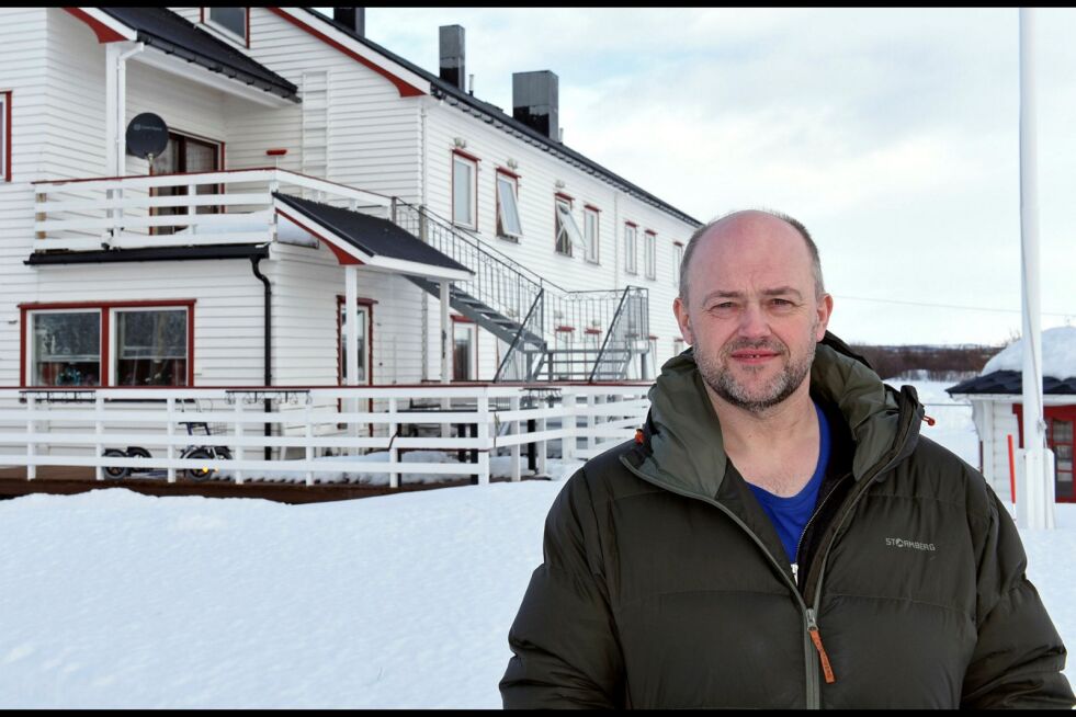 Arnulf Sandvik er styrer ved Solbrått aldershjem i Børselv. Solbrått er et privatdrevet aldershjem som selger plasser til Porsanger kommune. Det drives med et diakonalt verdigrunnlag. Foto: Marius Thorsen