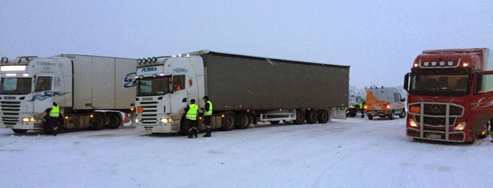 Kontroll av store kjøretøy ved grenseovergangene i nord viser en klar forbedring av kjøretøy tilhørende østeuropeiske land.
 Foto: Statens vegvesen