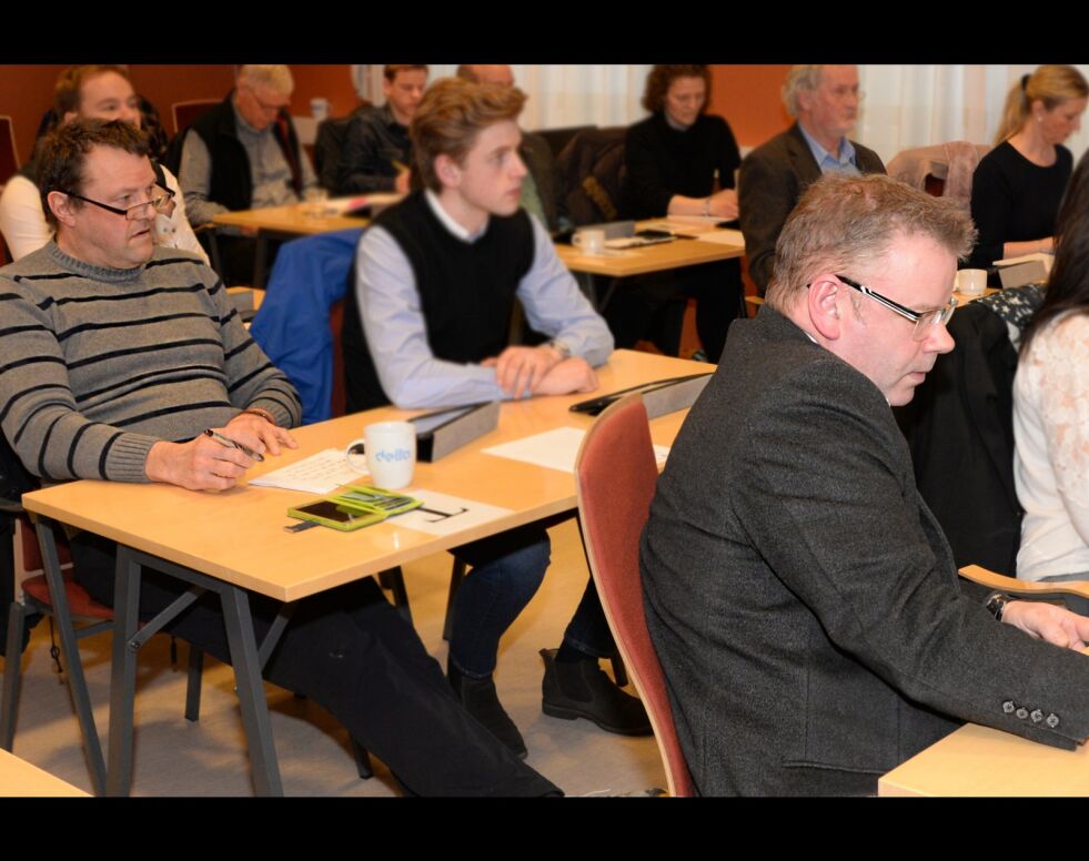 Petter Paulsen (til venstre i bildet) og Rune Hamnes (til høyre i bildet) forlater Høyre.
 Foto: Steinar Solaas