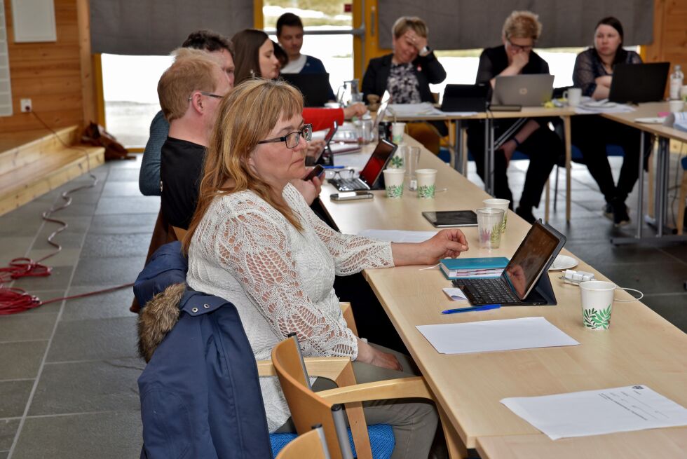 Sølvi Johansen (TLP) var enig i at byggeprosjektet burde innstilles, og at man burde leie fremfor å bygge ny skole i Børselv.
 Foto: Svein Sjøveian