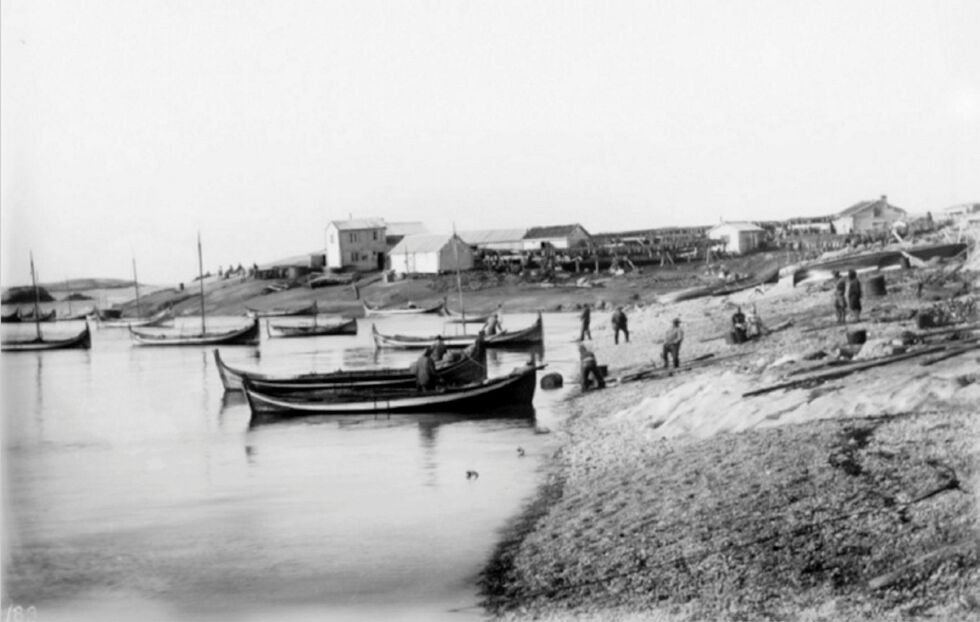 Láhtanjárga, eller Latnæringen, var et aktivt fiskevær gjennom flere tiår på slutten av 1800-tallet og begynnelsen av 1900-tallet.
 Foto: Sophus Tromholt/Universitetet i Bergen