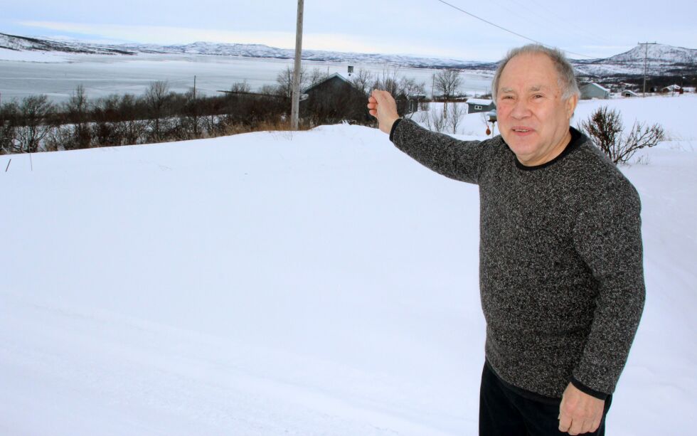 Johan Andersen konstaterer at det er sjeldent at indre del av Varangerfjorden er isfri.
 Foto: Torbjørn Ittelin