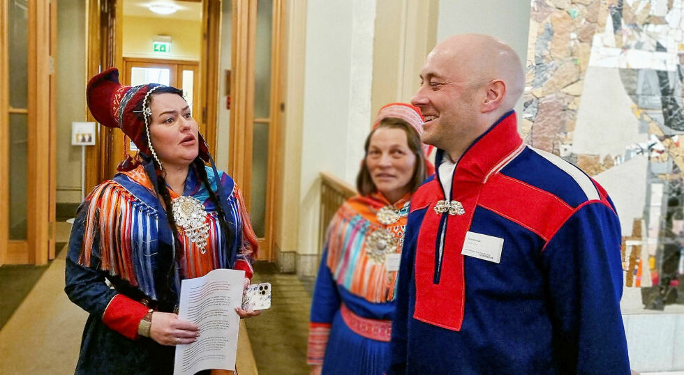 Sametingspresident Silje Karine Muotka (NSR) og plenumsleder Tom Sottinen (Ap), her knipset på Stortinget da sannhets- og forsoningsrapporten ble framlagt 1. juni 2023.
 Foto: Steinar Solaas