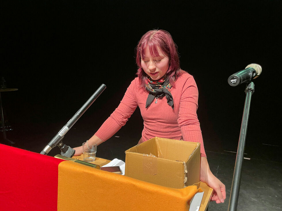 – Folk spurte ikke om hvordan du har det, men om du har fått laks. For har du fått laks, klarer du deg, leste Inga Ravna-Pieski.
Foto: Birgitte Wisur Olsen