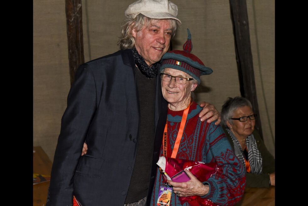 Under møtet mellom Shirley Bottolfsen og sir Bob Geldof var det god stemning og latteren satt løst.
 Foto: Sigurd Schanke