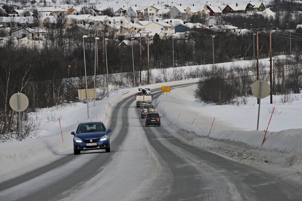 Om noen år vil bilister måtte betale bompenger på strekninga Hesseng-Kirkenes for å finansiere vei til stamnetthavn i Korsfjorden eller Bøkfjorden/Langfjorden.
 Foto: Hallgeir Henriksen