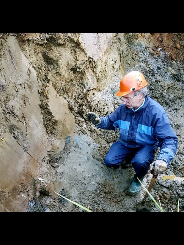 Forsker Lars Olsen i arbeid i Stuoragurra-forkastningen i august 2018.
 Foto: NGU/John Dehls
