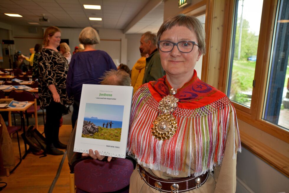 Tove-Lill Labahå Magga har bidratt med artikkelen «Barn i relasjon til naturen» i den nye trosopplæringsboken «Jordvenn - venn med hele skaperverket».
 Foto: Elin Margrethe Wersland