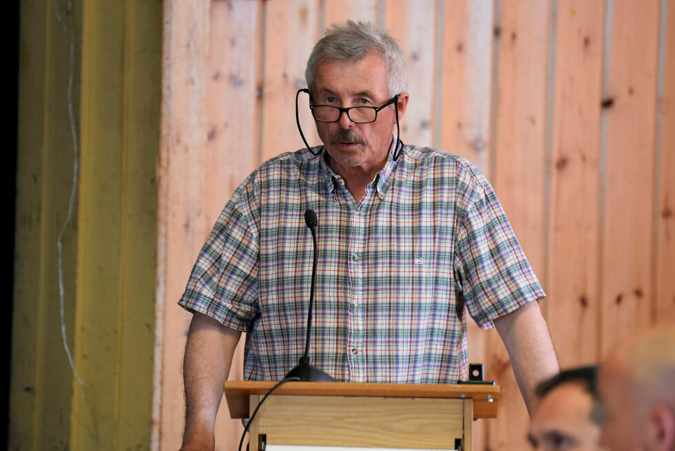 Klemet Amund Eira har mange års erfaring i politikken, blant annet som kommunestyrerepresentant for Arbeiderpartiet/Bargiidbellodat i Karasjok kommune. Nå er han svært skuffet over sitt parti i Porsanger. 
– At de ikke klarer å se hvor stor skade en slik sak gjør for vår siida, sier Klemet.
 Foto: Irene Andersen
