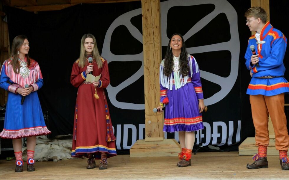 De nye samiske veiviserne er Emma Elliane Oskal Valkeapää fra Kautokeino, Ane Malene Nordeng fra Skibotn, Ida Emilie Marakatt Lindseth fra Lillestrøm og Nathaniel Holan Larsen fra Bjerkvik.
 Foto: Steinar Solaas