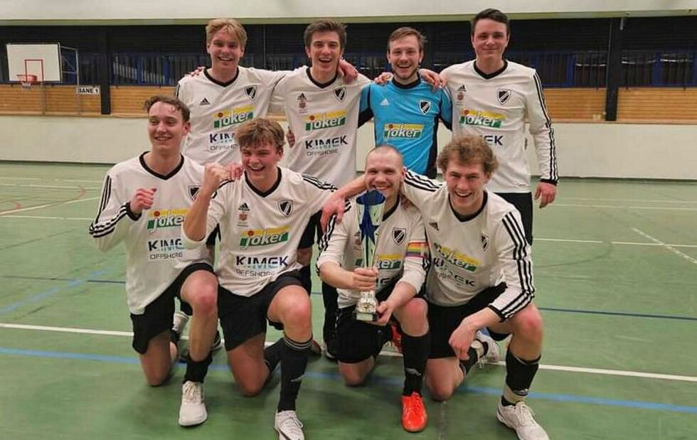 Hesseng IL, som gikk helt til topps i futsal-KM, besto i hovedsak av spillere med tilhørighet til Garnisonen i Sør-Varanger.
 Foto: Finnmark fotballkrets