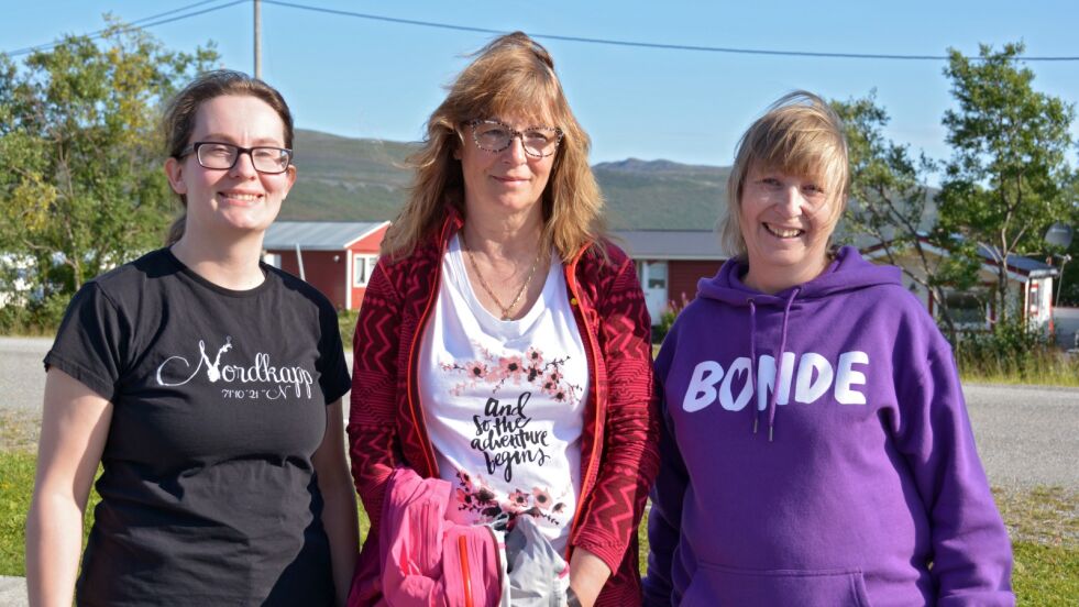 Heli Korhonen, Mona Lind og Grete-Liv Olaussen. Sterke kvinner, som sammen holder liv i de tre bygdene Olderfjord, Kistrand og Smørfjord.
 Foto: Kristin Marie Ericssson