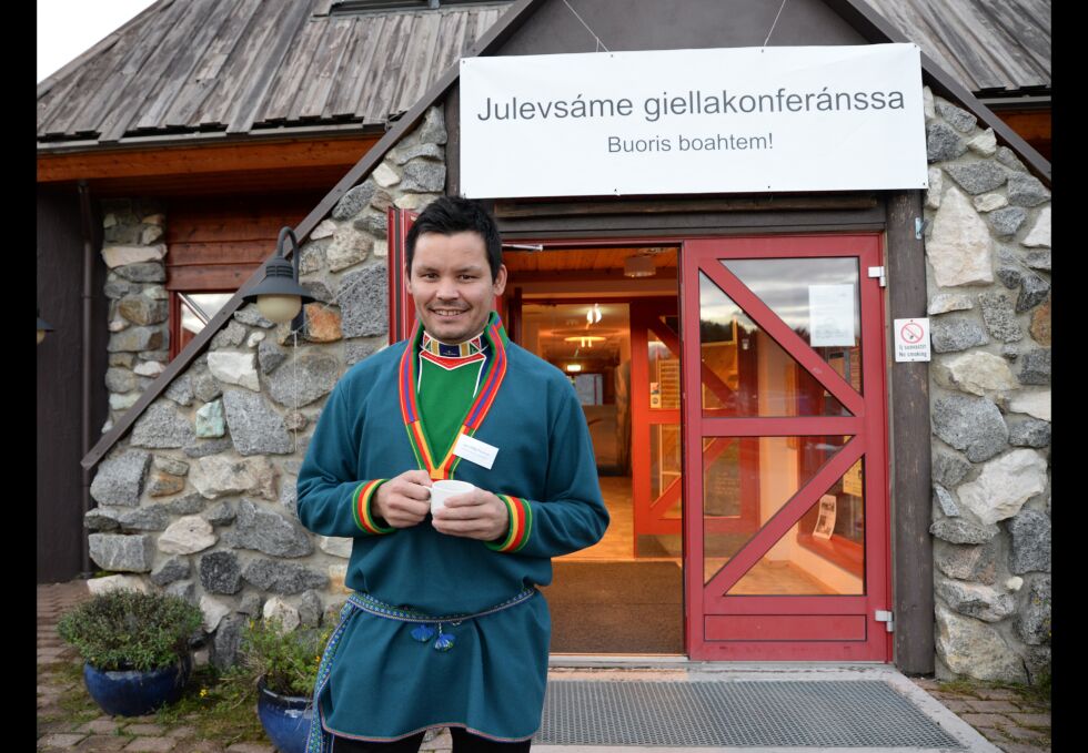 Sametingsrepresentant Lars Filip Paulsen (H) mener de samiske språksentrene må få tilskudd etter behov, ikke samme beløp til alle. Han jobber til daglig som språkkonsulent i Tysfjord kommune.
 Foto: Steinar Solaas