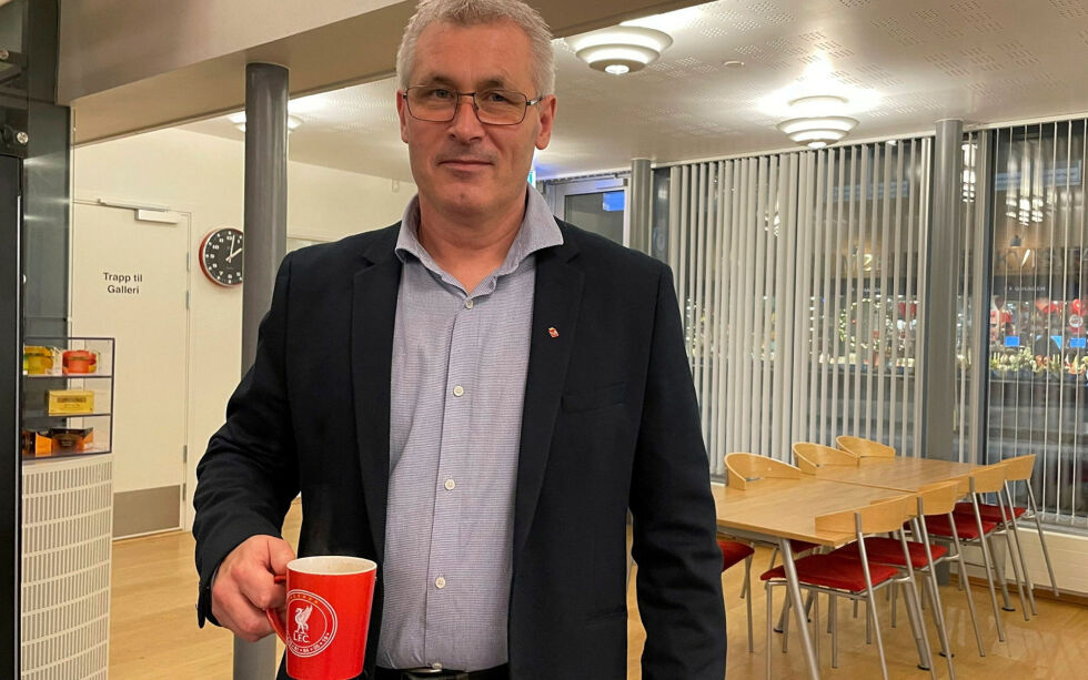 Til tross for smilet på bildet er Hammerfest-ordføreren fortsatt svært skuffet over Wisting-utsettelsen. Selv om boka om Wisting er lukket frem til 2026, behandlet formannskapet i Hammerfest en høringsuttalelse til tilleggsutredning for Wisting-feltet.
 Foto: Cecilie Ditløvsen