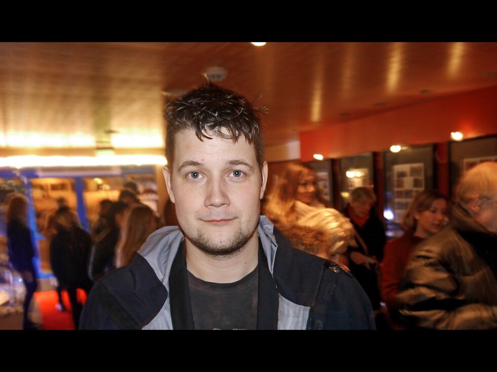 Reinert Kiil var svært glad for at så mange kom på førpremieren på hans nye film «Juleblod» på Nordkapp kino mandag kveld.
 Foto: Geir Johansen
