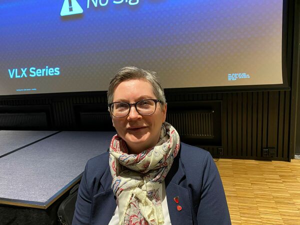 Lena overtar ordførerklubba