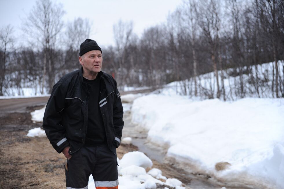 Jan Olsen i Luftjokdalen gir stadig øyeblikkelig hjelp til veien.
 Foto: Birgitte Wisur Olsen