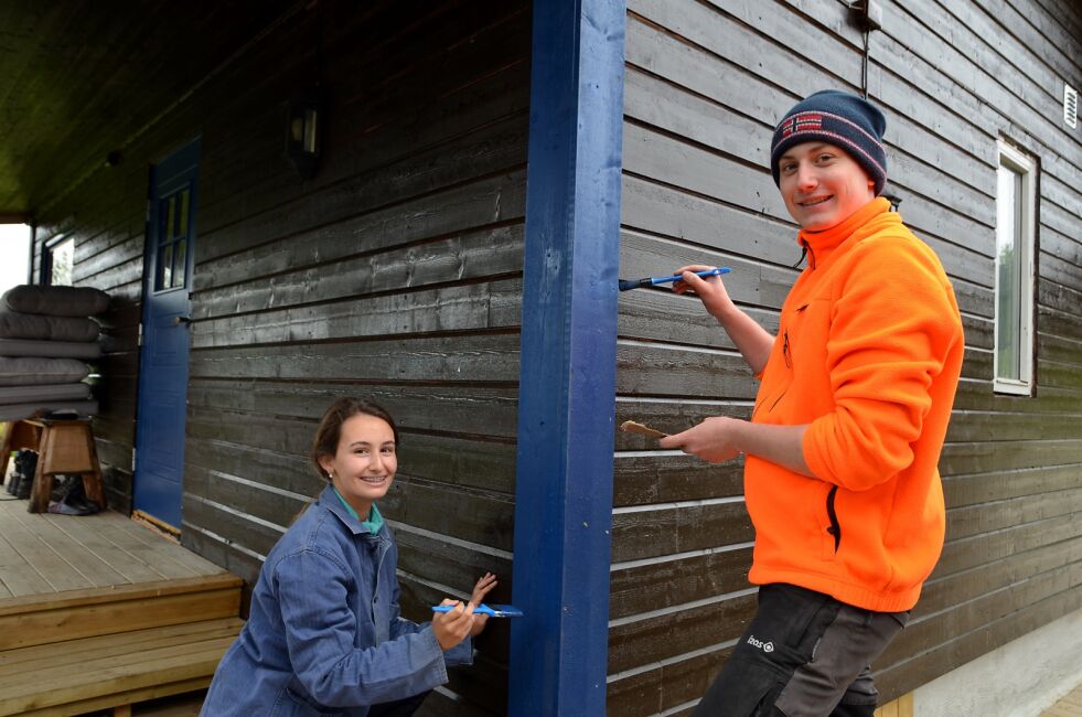 Julia og Pau tilbringer sommeren i Porsanger, en mulighet de har fått gjennom Workaway.
 Foto: Roger Albrigtsen