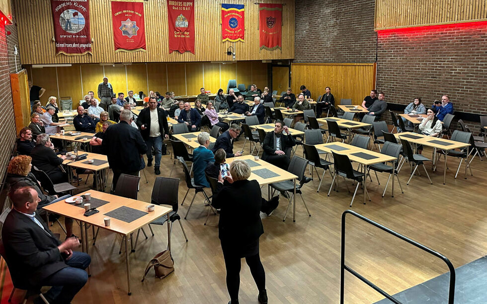 Fremmøtet på møtet i regi av LO og Ap i Sør-Varanger på samfundshuset ble betegna som godt, med tanke på at det var sein ettermiddag/kveld 16. mai.
Foto: Hallgeir Henriksen