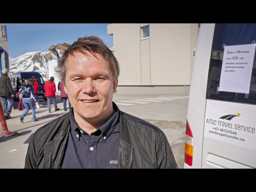 Bengt Agnar Hansen Seljebu fra Honningsvåg kjører stadig flere turister til og fra Nordkapp, gjennom selskapet sitt, Arctic Travel Service.
 Foto: Geir Johansen