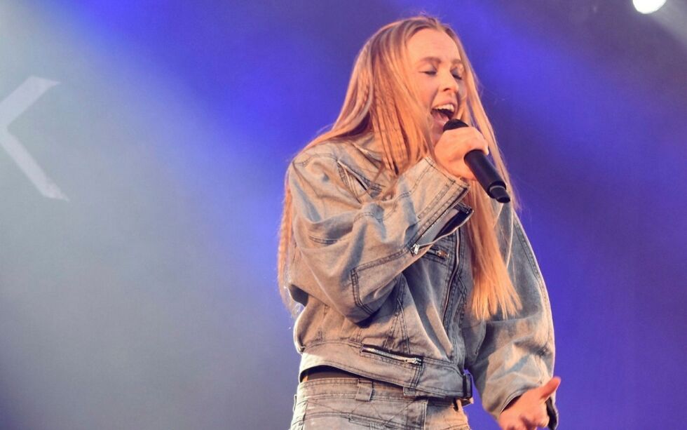 Sofia Jannok har opptrådt på de fleste festivalene i nord, også på norsk side. Her er hun på Midnattrockens scene. Arkivfoto