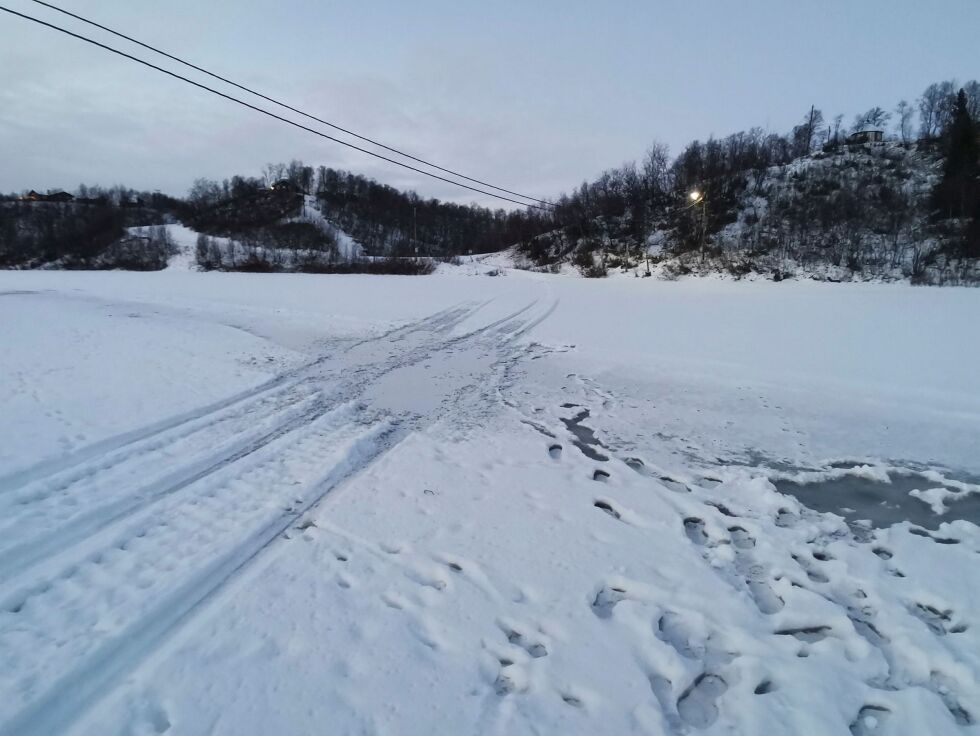 Det går nå mot en etterlengta avtale mellom kontraktør Bård Sundfær og Sør-Varanger kommune om isbrua over Njávddámjohka i Øvre Neiden.
 Foto: Stein Kåre Sivertsen