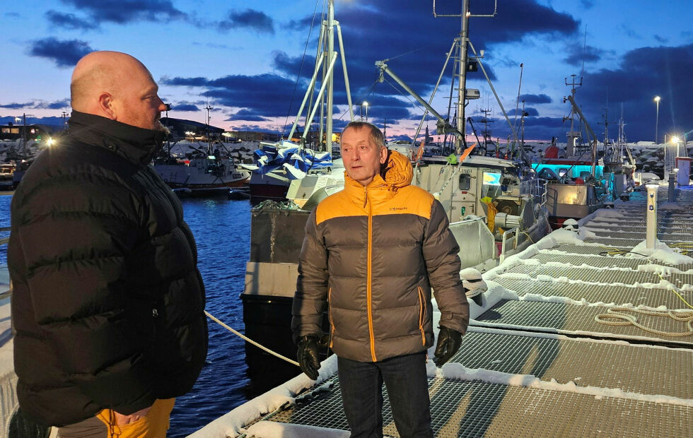 Bivdu-leder Inge Arne Eriksen (til høyre) sier Bivdu er klar på å ta staten til retten. Her er han sammen med fisker Frode Robertsen i Vardø.
 Foto: Privat