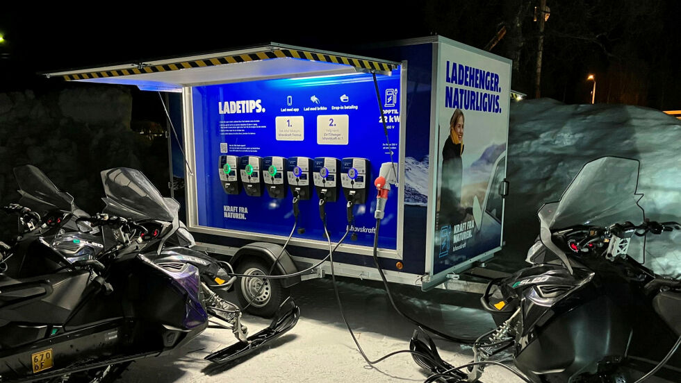 Sponsor Ishavskraft stiller opp med seks el-skutre fra Rovaniemi under NM i skiskyting i Alta i helga, og dessuten en mobil ladehenger for både biler og skutere.
Foto: Ishavskraft