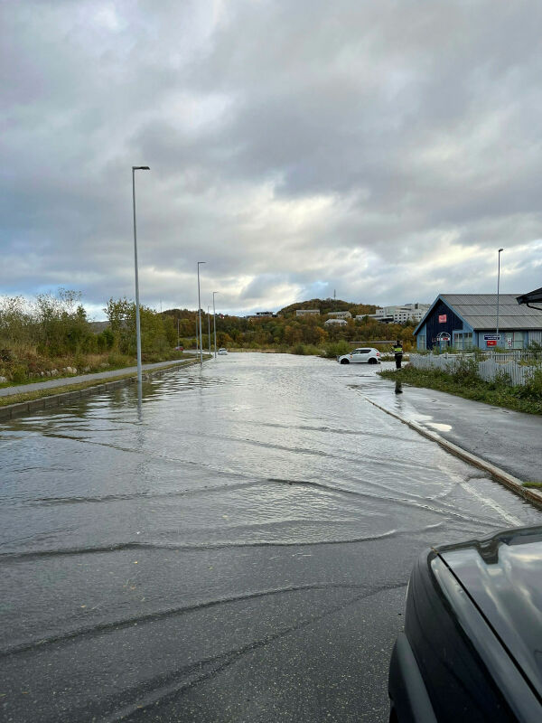 Storfloa stoppet biler i Kirkenes