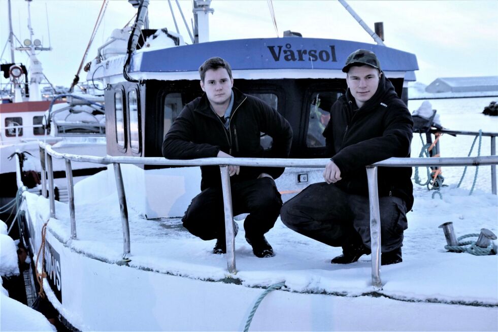 De unge Vadsø-fiskerne Mads Lamo (til venstre) og Tor Einar Bietilæ ønsker å skaffe seg større fartøy, men skippersertifikatreglene setter en stopp for kjøp av fartøy over 10,67 meter. BEGGE FOTO: BJØRN HILDONEN