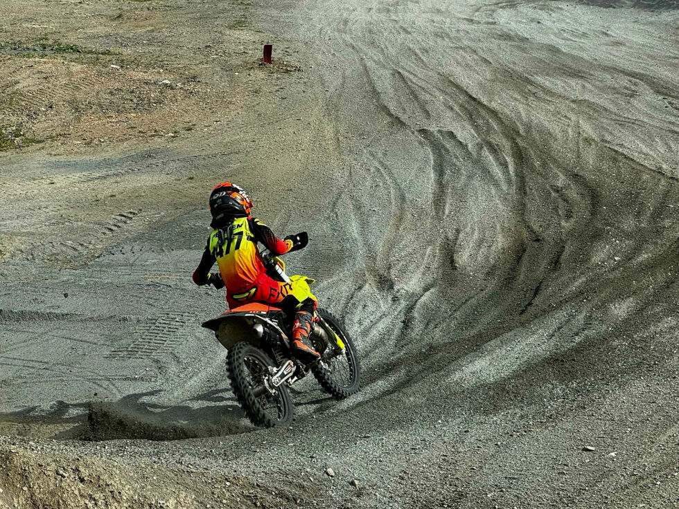 Isak Persen (15) fra Lakselv motorklubb kjørte i to klasser under mesterskapet henholdsvis MX 85 13–15 år og MX Junior 125.
 Foto: Inger Helene A. Eira