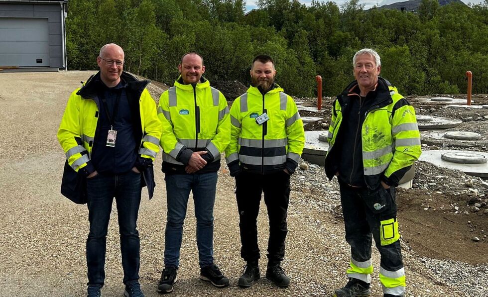 Prosjektleder Stian Sørli fra Arctic Entreprenør AS kan fortelle at oppføringen av det nye renseanlegget har gått veldig fint. Nå ser den lokale entreprenøren frem til å sette i gang med nye store prosjekter på Porsangmoen. Her ser vi avbildet (fra venstre): Espen Steien (prosjektleder i Forsvarsbygg), Jan Kristian Fjelde (anleggsleder Arctic Entreprenør AS), Stian Sørli (prosjektleder Arctic Entreprenør AS) og Per Olav Kvitli, (underentreprenør for renseanlegget Ipec Miljø AS. fra Birkeland på Sørlandet). Alle foto: Forsvarsbygg
 Foto: Forsvarsbygg