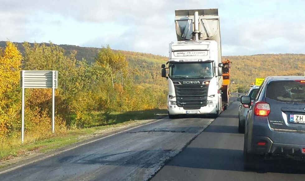 Veifarende i Finnmark må også kommende sommer være oppmerksom på at det er en del asfaltarbeid som vil pågå.
 Foto: Torbjørn Ittelin