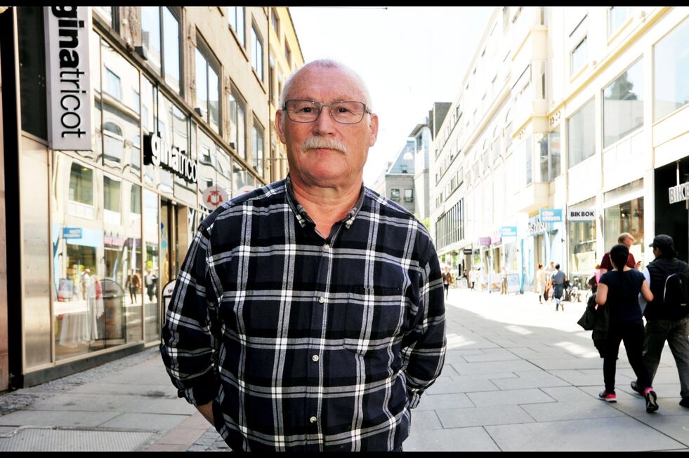 Jarl Hellesvik i EDL tror nok det var et sjokk for de lokale arrangørene av møtet den oppmerksomheten de fikk i for- og etterkant av møtet. Selv sier han at han er godt vant til oppmerksomheten.
 Foto: Erik Brenli