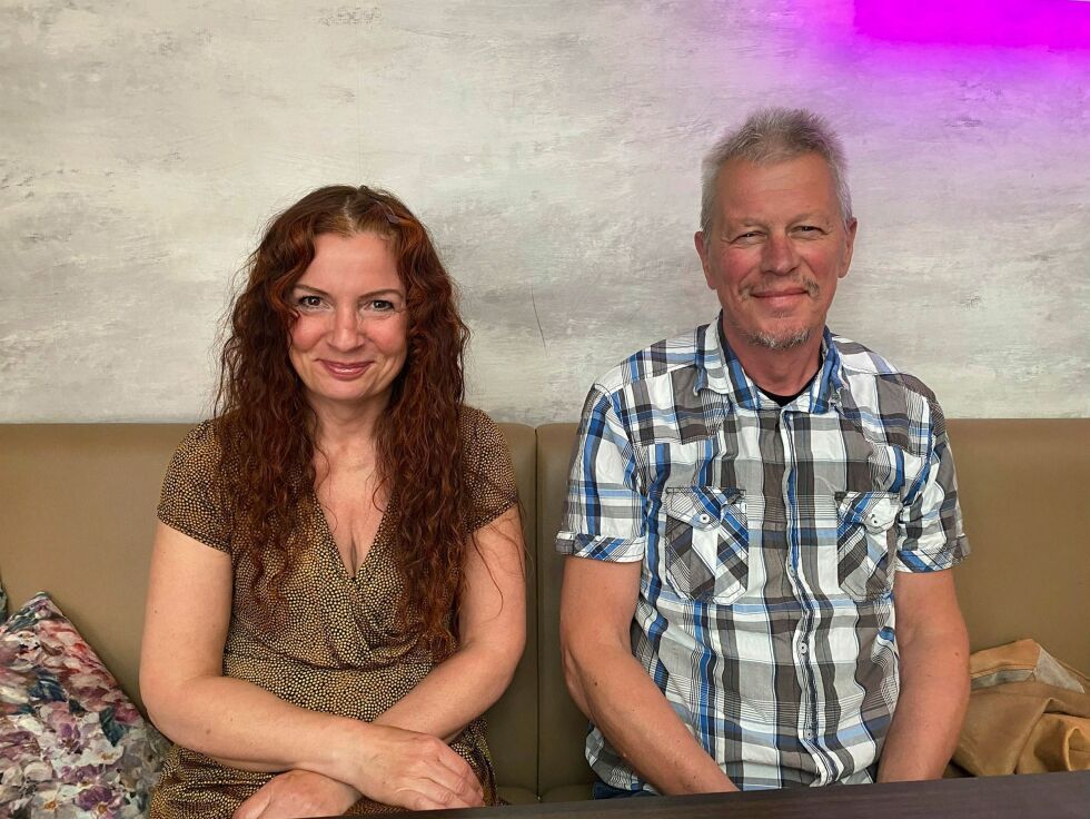 Monika Bakken og Jørn Finnmarking Haga forteller at Sør-Varanger Montessori er i ferd med å bli registrert i Brønnøysundregistreret med eget organisasjonsnummer.
 Foto: Hallgeir Henriksen