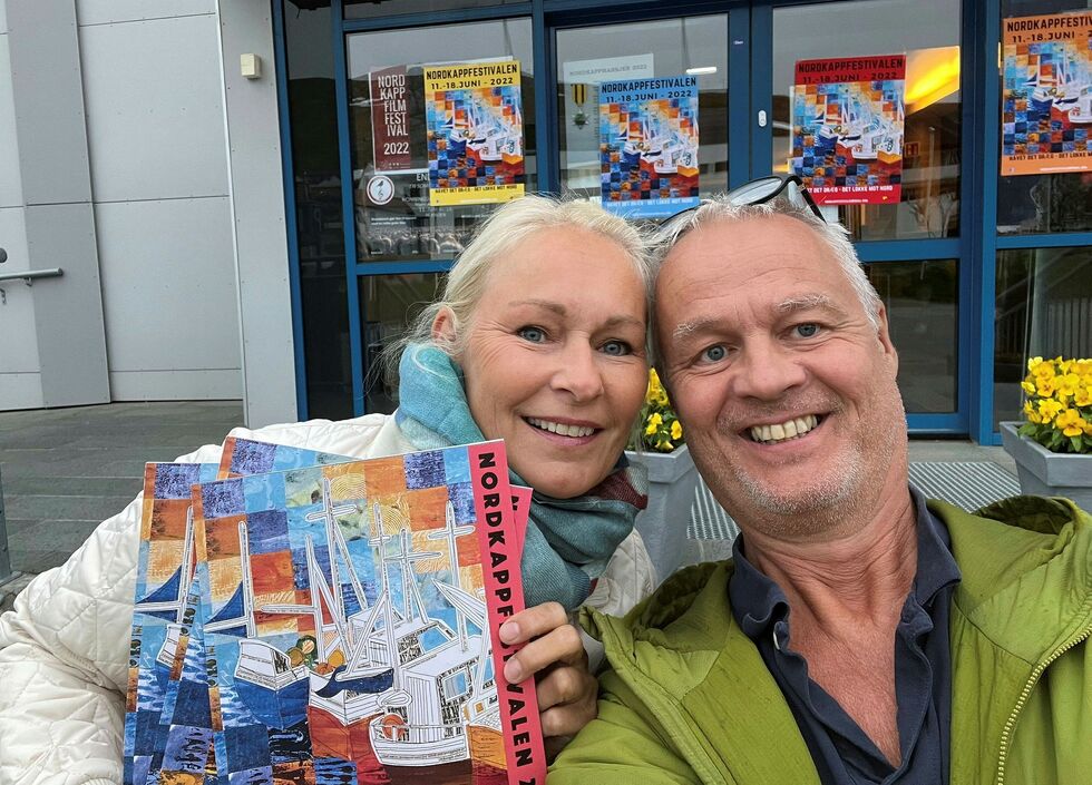 Birgit Lähdesmäki Johansen og Tore Fosse ved Perleporten kulturhus har hatt hektiske dager med å forberede årets Nordkappfestival.
 Foto: Privat