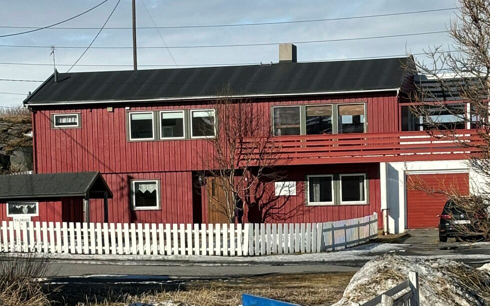 Kom­mu­nen kom ikke med bud på den­ne ene­bo­li­gen på Bug­øy­nes, og den er nå solgt til Ler­øy for 1,25 mil­li­o­ner kro­ner.
 Foto: Ivar W.Kaski