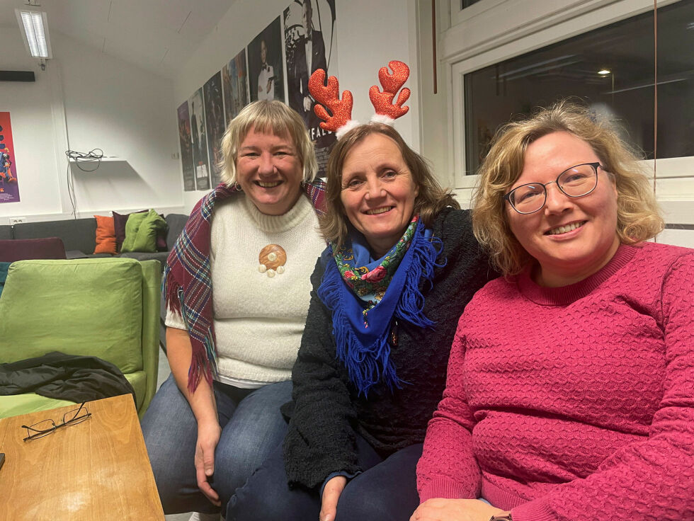 Terese Nyborg, Astrid Kjølås og Vivi Pedersen inviterer til julekonsert på miljøbygget søndag 27. november.
 Foto: Birgitte Wisur Olsen