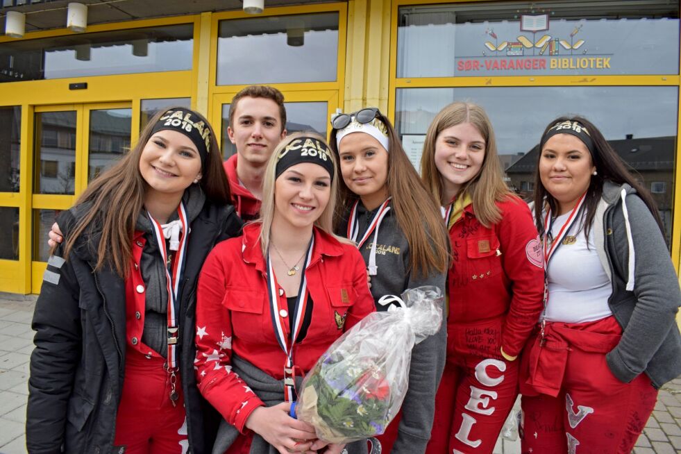 Kristin Andersen (fra venstre), Jørgen Gade-Lundlie, Regine Olsen, Caroline Eriksen, Nora Traa Celius og Vilde Lysfjord. Russepresident Regine Olsen fikk masse skryt for talen sin.
 Foto: Birgitte Wisur Olsen