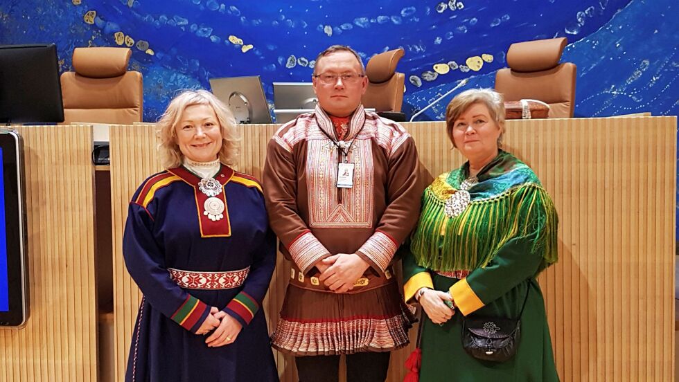Cecilie Hansen, Hans Ole Eira og Elisabeth Erke ønsker at det samiske barneteateret i Tana får status som et nasjonalt samisk barneteater. FOTO: PRIVAT